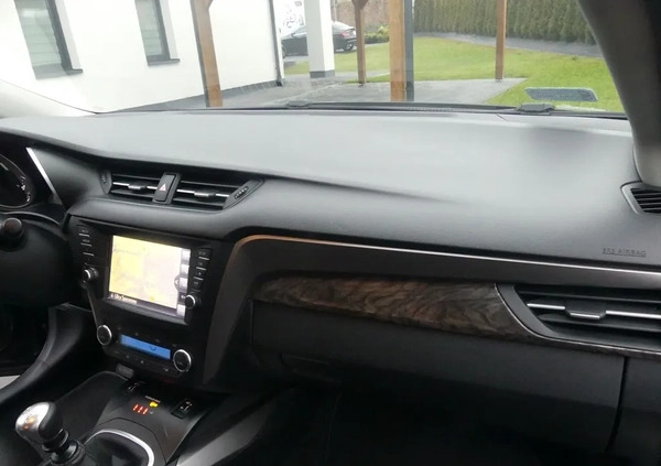 Toyota Avensis cena 64000 przebieg: 110000, rok produkcji 2016 z Bobowa małe 121